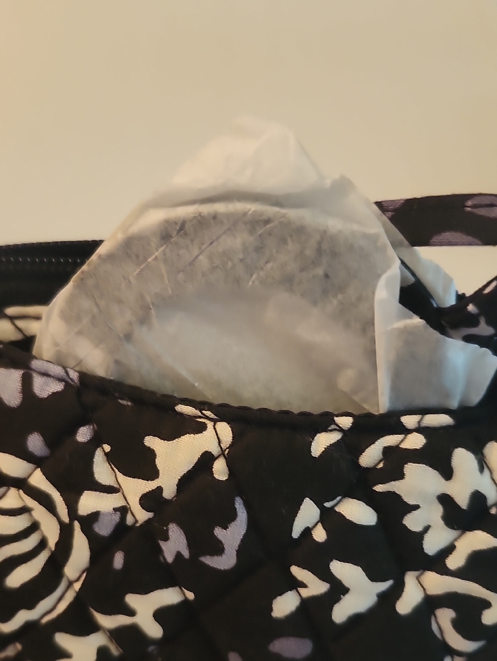 VERA BRADLEY Quilted Black & White Floral Cosmetic Pouch - Picture 6 of 6